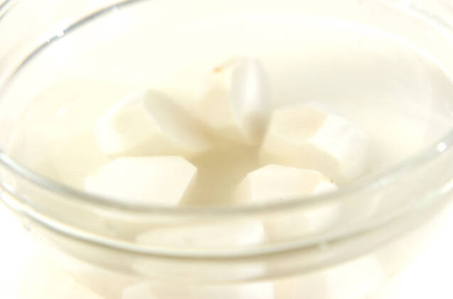 里芋のジャコバターがけの作り方の手順1