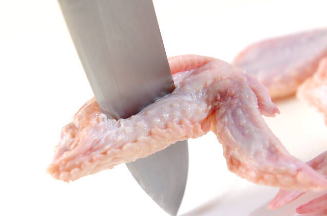 鶏手羽先のハチミツ煮の作り方の手順1