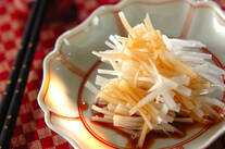 せん切りの大根サラダ