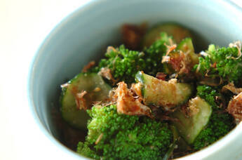 ブロッコリーとキュウリのおかか和え
