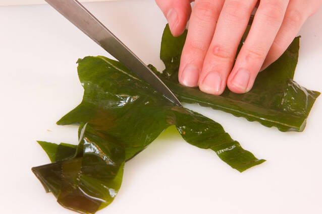 生ワカメの酢の物の作り方の手順1