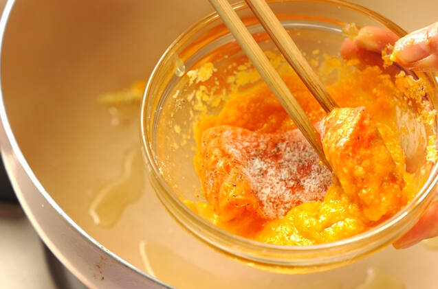 サーモンのピカタの作り方の手順2