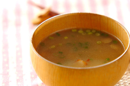 ゴボウとベーコンのみそ汁