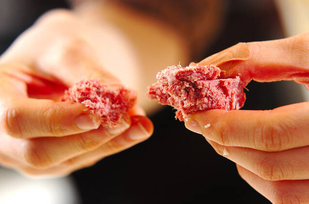 コンビーフと野菜のオムレツの作り方の手順1