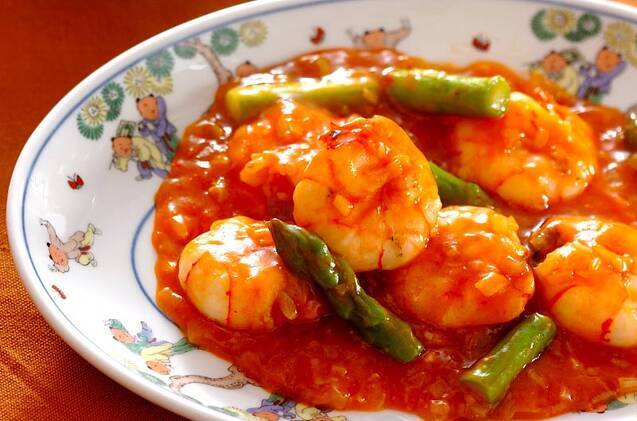 エビとグリーンアスパラのチリソース