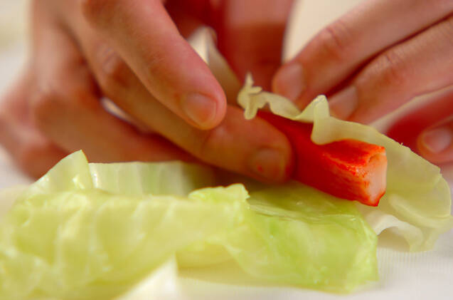 キャベツのカニカマ巻きの作り方の手順1