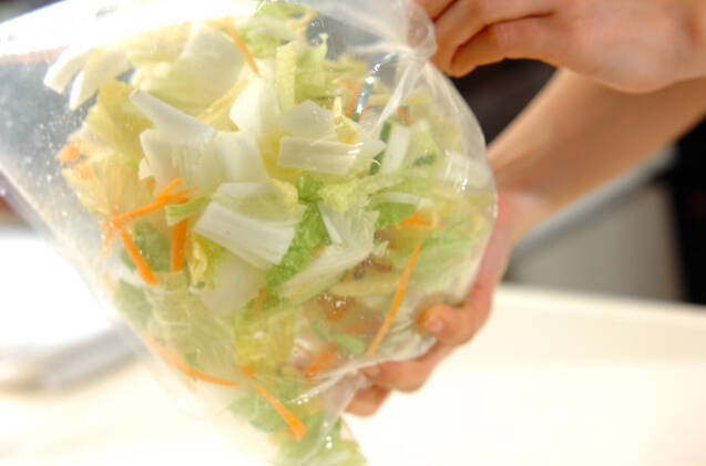 白菜の簡単もみ漬けの作り方の手順4