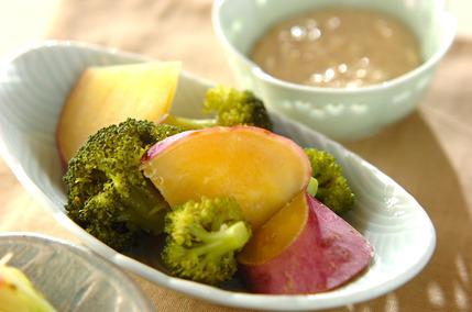 スチーム野菜のゴマみそディップ