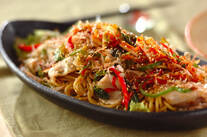 豚肉の焼きそばキムチのっけ