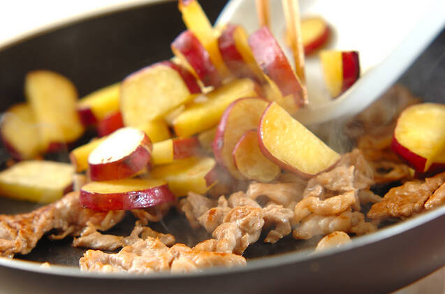 豚とサツマイモの辛みそ炒めの作り方の手順3