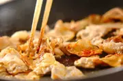 タケノコと豚の甘辛炒めの作り方1
