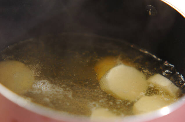 里芋のみそ汁の作り方の手順3