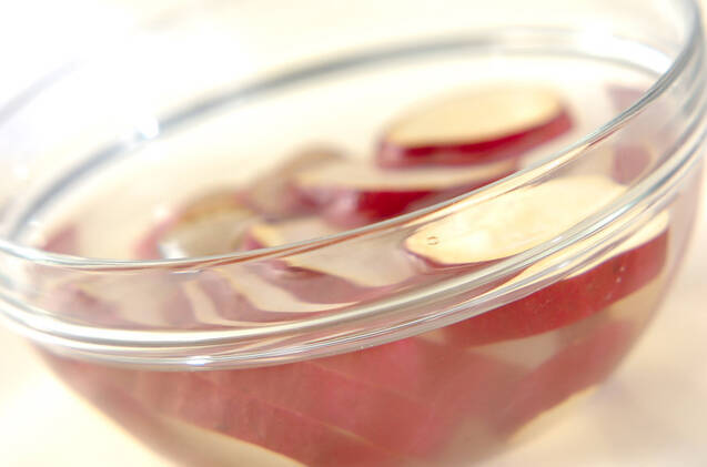 サツマイモのうま煮の作り方の手順1