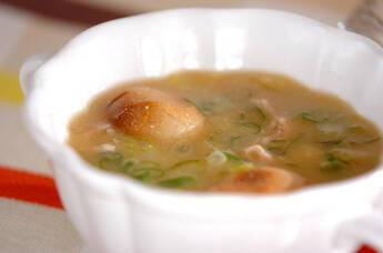 春キャベツと豚肉のみそ汁