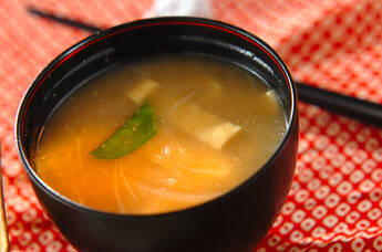 玉ネギと油揚げの合わせみそ汁