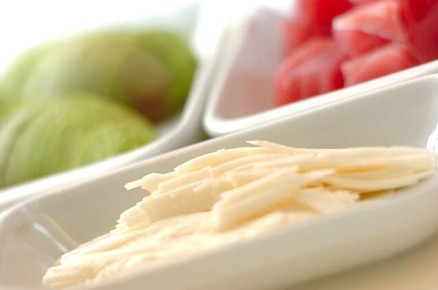 マグロとアボカドのトロロの作り方の手順1