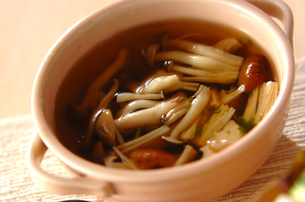 旨味たっぷり！きのこスープのレシピ30選【和風/コンソメ/ポタージュ】 - macaroni