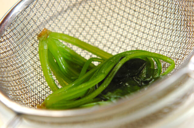 ホウレン草とコーンのツナサラダの作り方の手順1