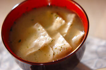 湯葉の青のりみそ汁