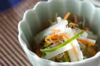 細切り野菜の酢の物