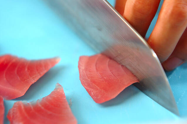 お刺身わさびドレッシングサラダの作り方の手順1