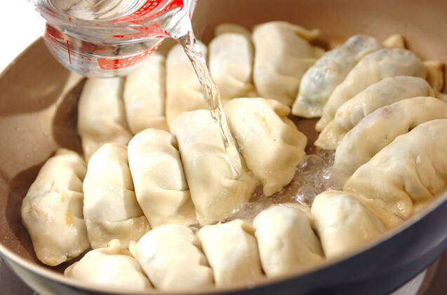 豚ニラ餃子の作り方の手順4