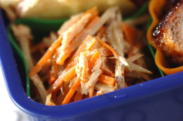 ゴボウとニンジンのサラダ