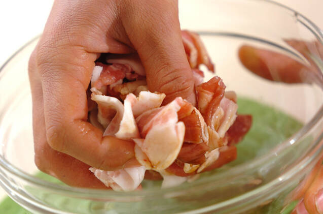 豚肉と小松菜のからししょうゆ和えの作り方の手順1