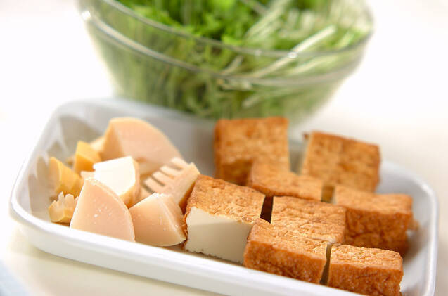 青菜と厚揚げの煮物の作り方の手順1