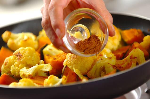 カボチャとカリフラワーのサブジの作り方の手順3