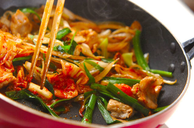 餅の豚キムチ炒めの作り方の手順3