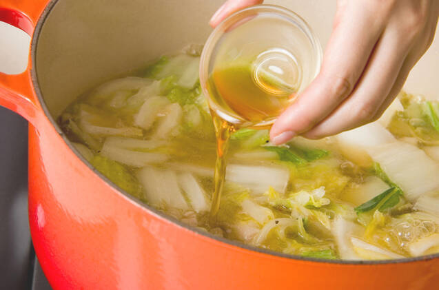 鶏がらスープを使いこなそう 白菜たっぷり簡単万能スープの作り方の手順3