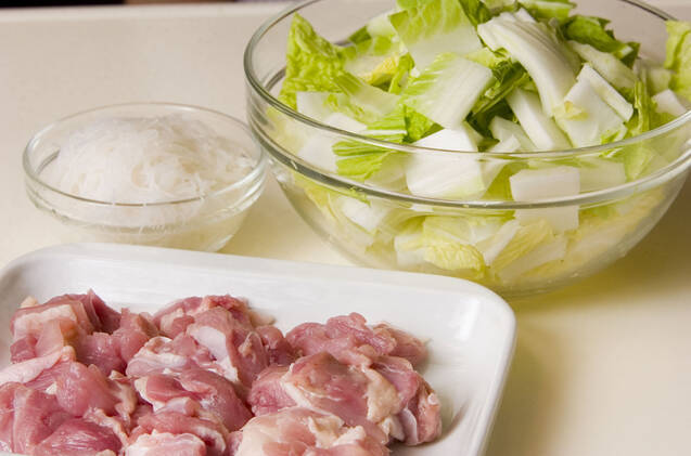 鶏がらスープを使いこなそう 白菜たっぷり簡単万能スープの作り方の手順1