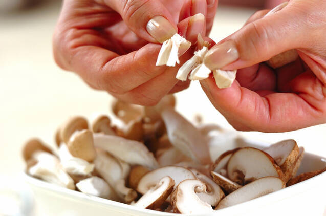 キノコの麦みそ汁の作り方の手順2