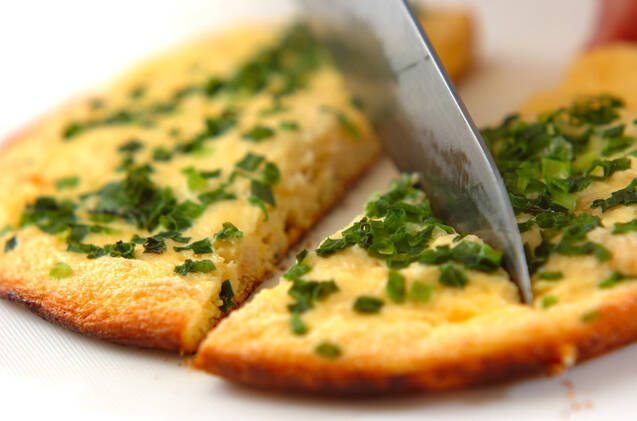 旨味たっぷり！ホタテ入り卵焼きチリソースがけの作り方の手順5