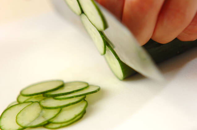 キュウリとシイタケのゴマ酢和えの作り方の手順1