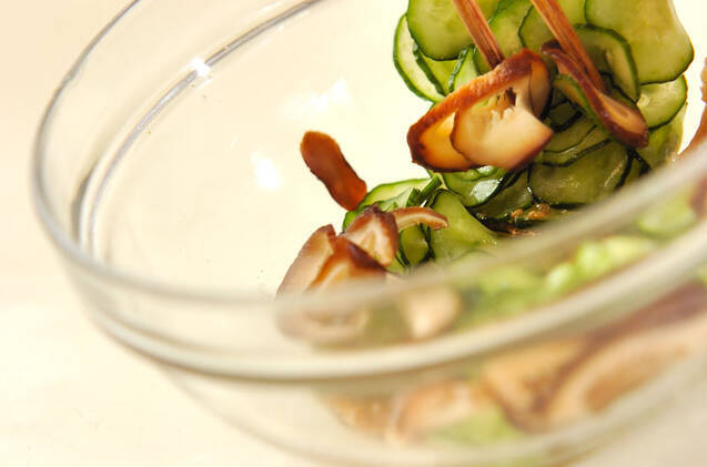 キュウリとシイタケのゴマ酢和えの作り方の手順4