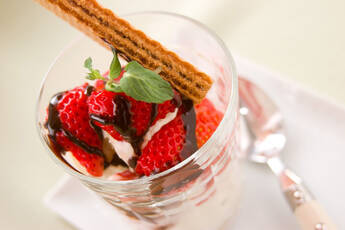 簡単イチゴパフェ
