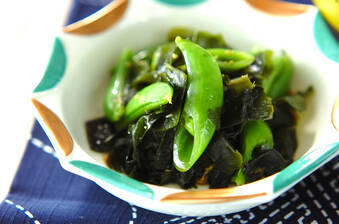 ワカメとスナップエンドウのショウガ和え