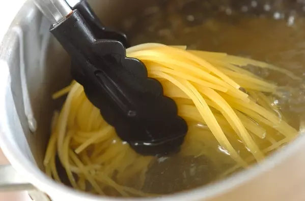 ツナパスタ 和えるだけ 15分で完成 やみつきに！の作り方1