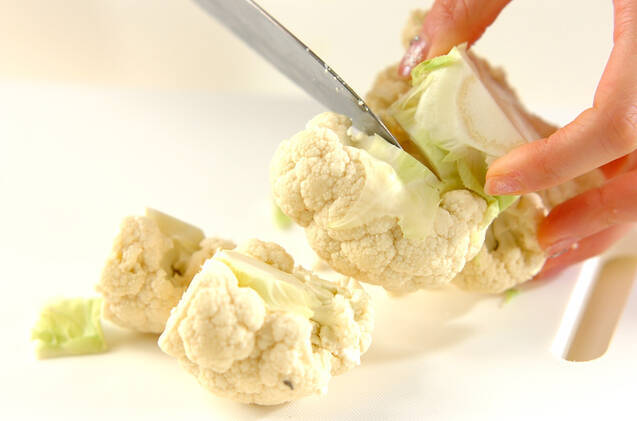カリフラワーのチーズドレッシングがけの作り方の手順1