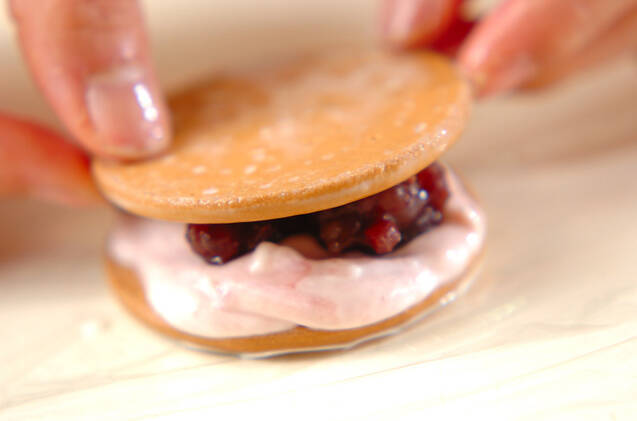 イチゴジャムチーズサンドアイスの作り方の手順2