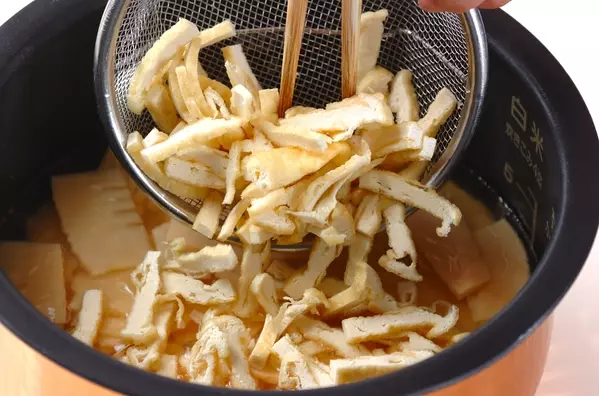 基本のタケノコご飯（炊き込みご飯）の作り方1