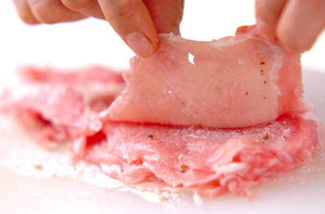 薄切り豚肉のスープカツの作り方の手順1