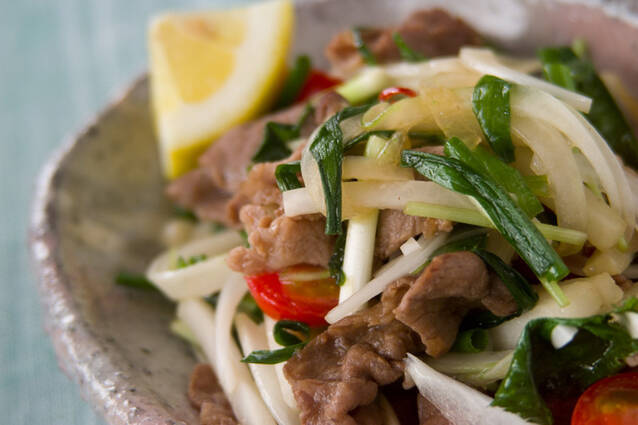 牛肉入りピリ辛サラダ