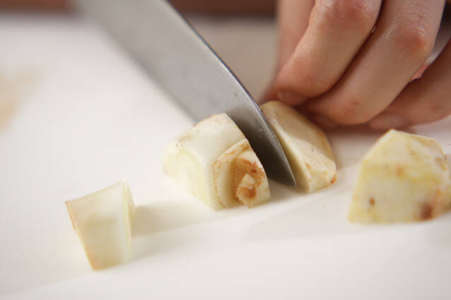 ズイキと油揚げの煮物の作り方の手順1