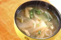 大根と玉ネギのみそ汁