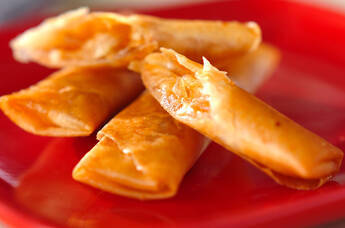 リンゴの揚げ春巻き