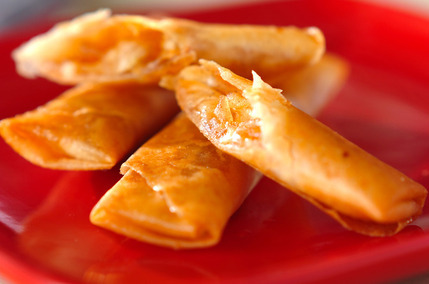 リンゴの揚げ春巻き