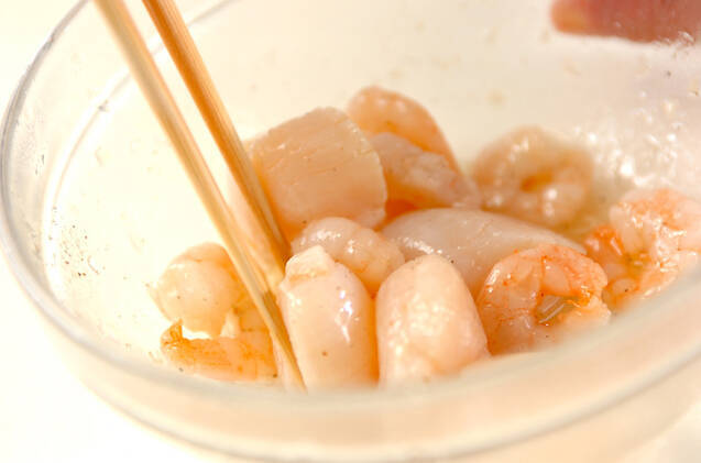 オシャレなカップトマトのエビホタテマリネの作り方の手順4